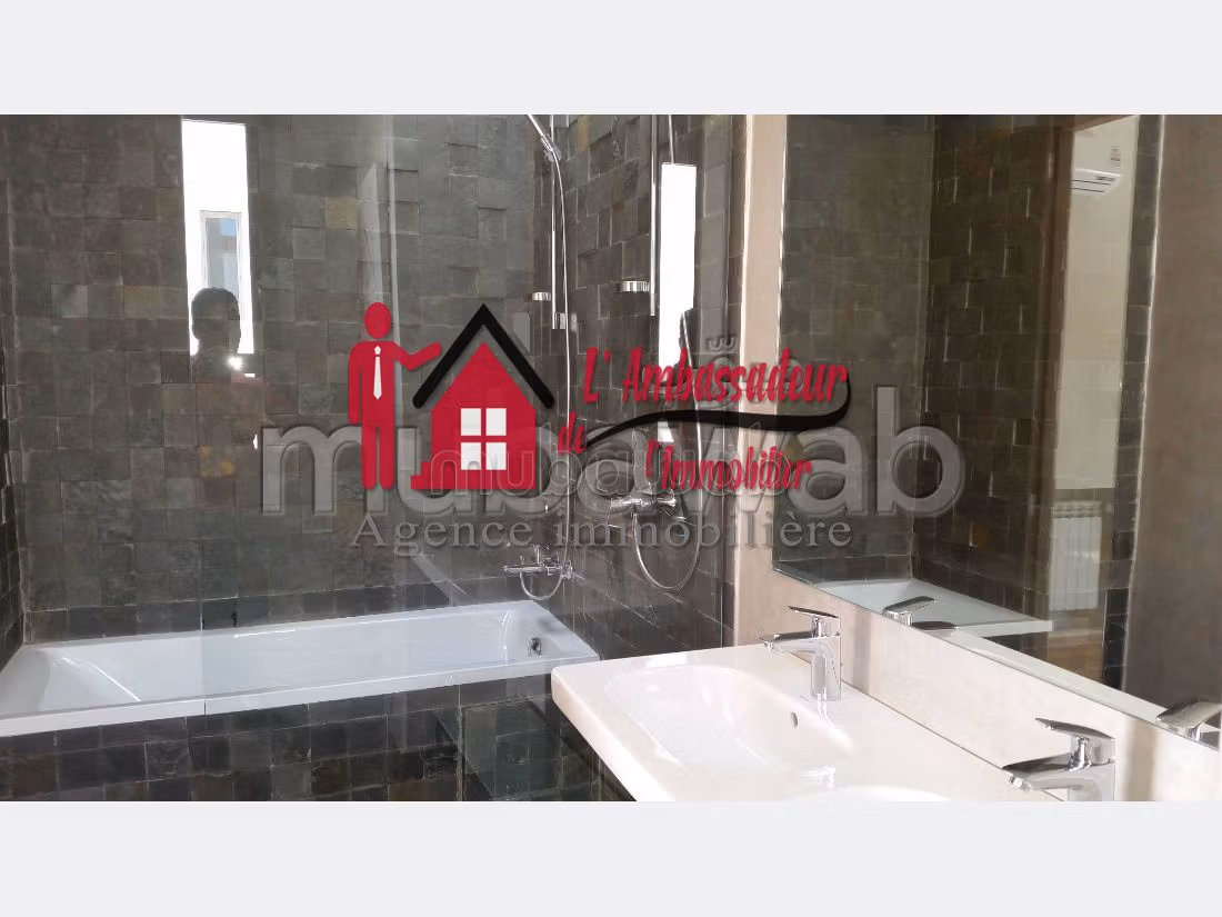 Casa de alto standing en venta en Anfa Supérieur. 9 Sala de estar. Espacios verdes, Balcón. 