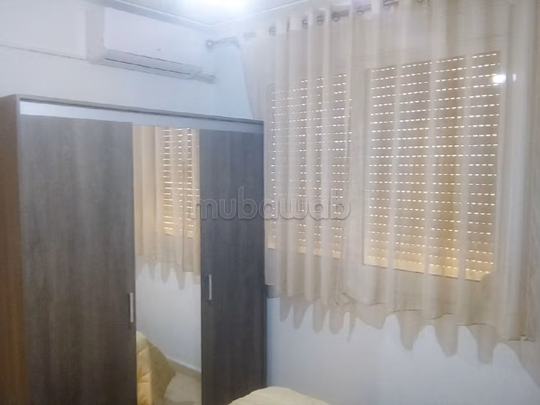 Affitto di uno splendido appartamento a Centre ville. 1 bella camera da letto. Arredato