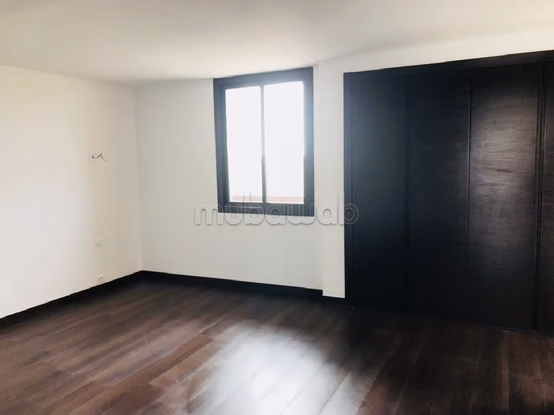 شقة للكراء ببوسكورة. 5 قطع. شرفة وحديقة