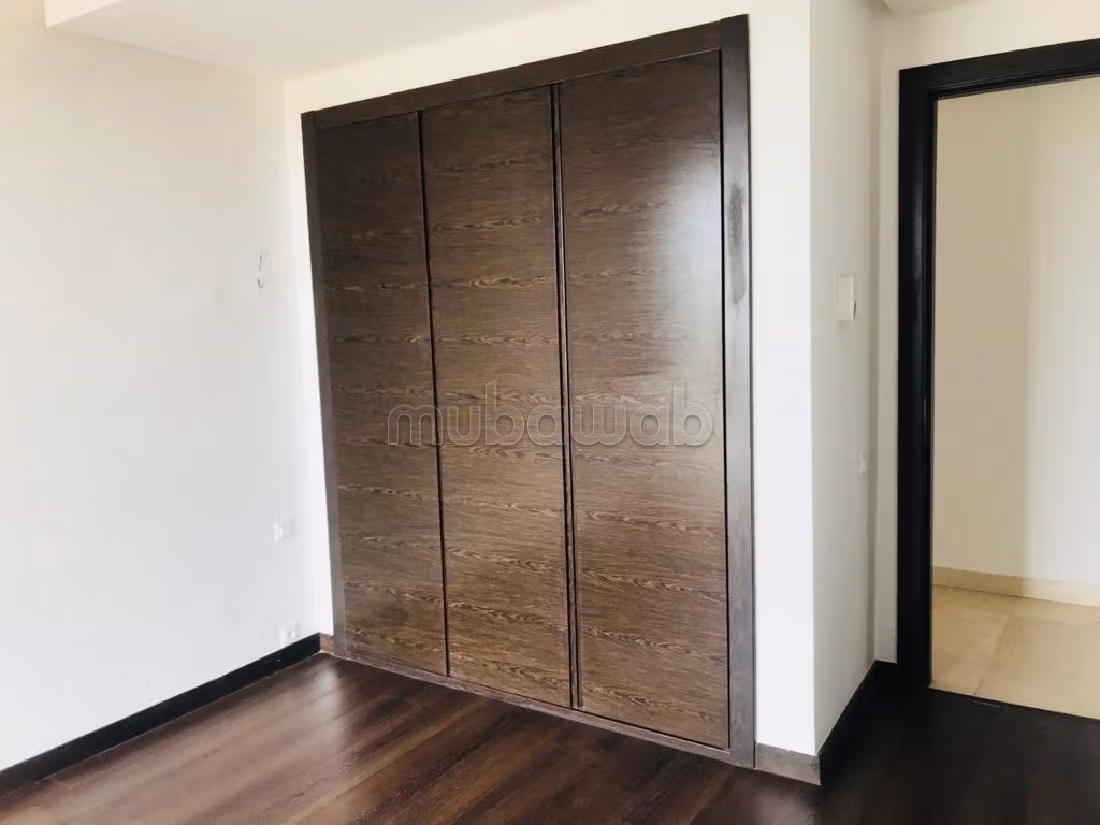 شقة للكراء ببوسكورة. 5 قطع. شرفة وحديقة