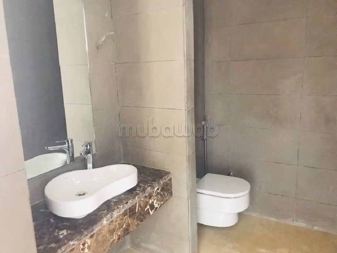 شقة للكراء ببوسكورة. 5 قطع. شرفة وحديقة