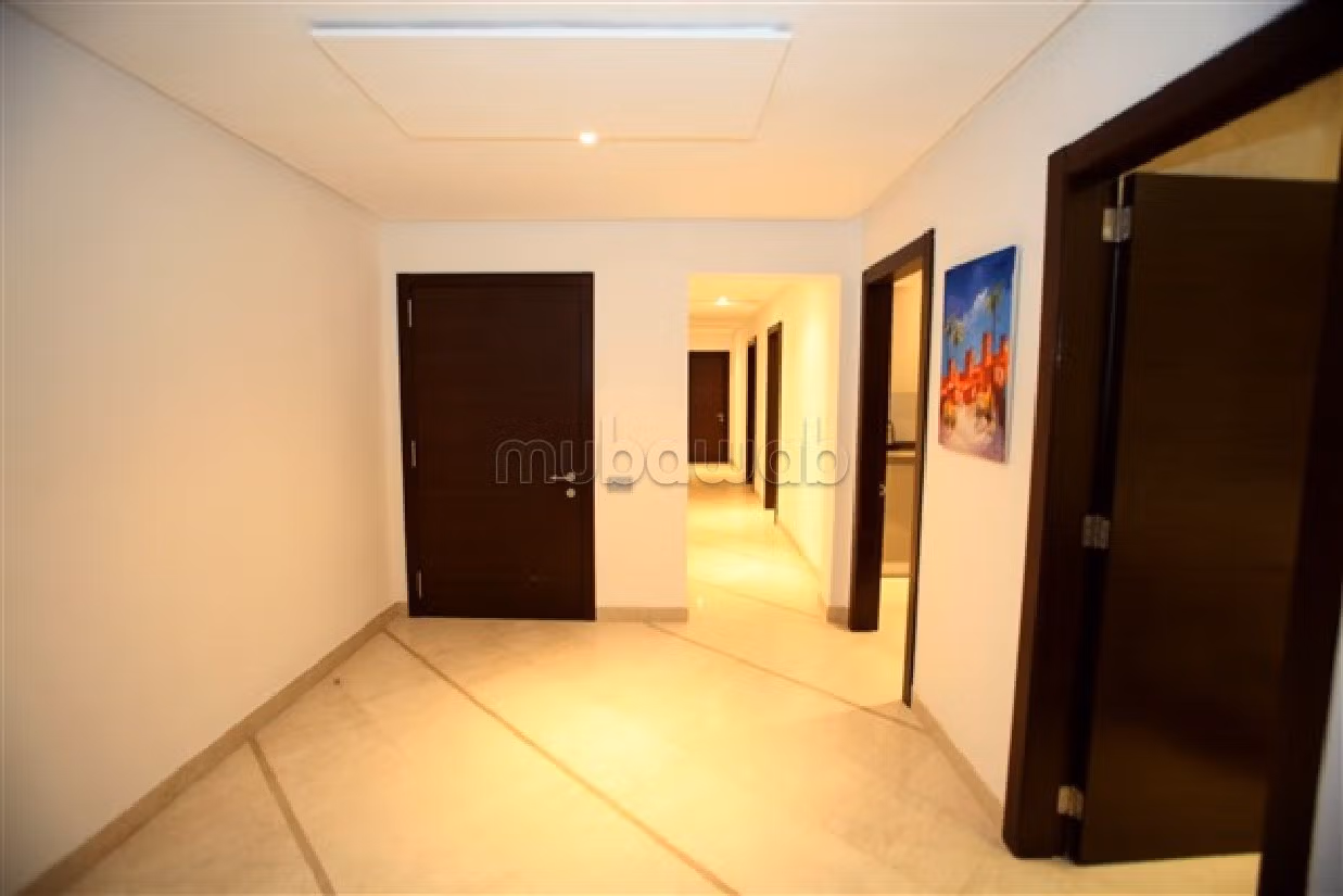 Apartment for sale in Guéliz. 5 large rooms. Double glazed window, Central air conditioning. 