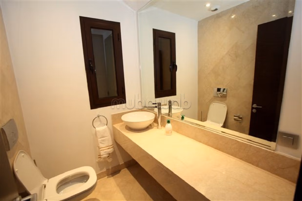 Apartment for sale in Guéliz. 5 large rooms. Double glazed window, Central air conditioning. 