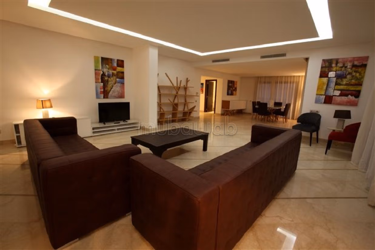 Apartment for sale in Guéliz. 5 large rooms. Double glazed window, Central air conditioning. 