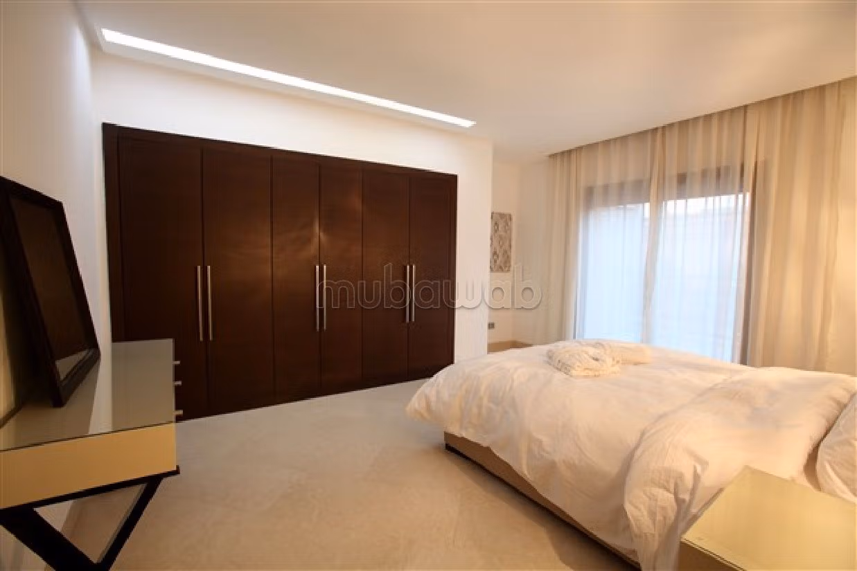 Apartment for sale in Guéliz. 5 large rooms. Double glazed window, Central air conditioning. 