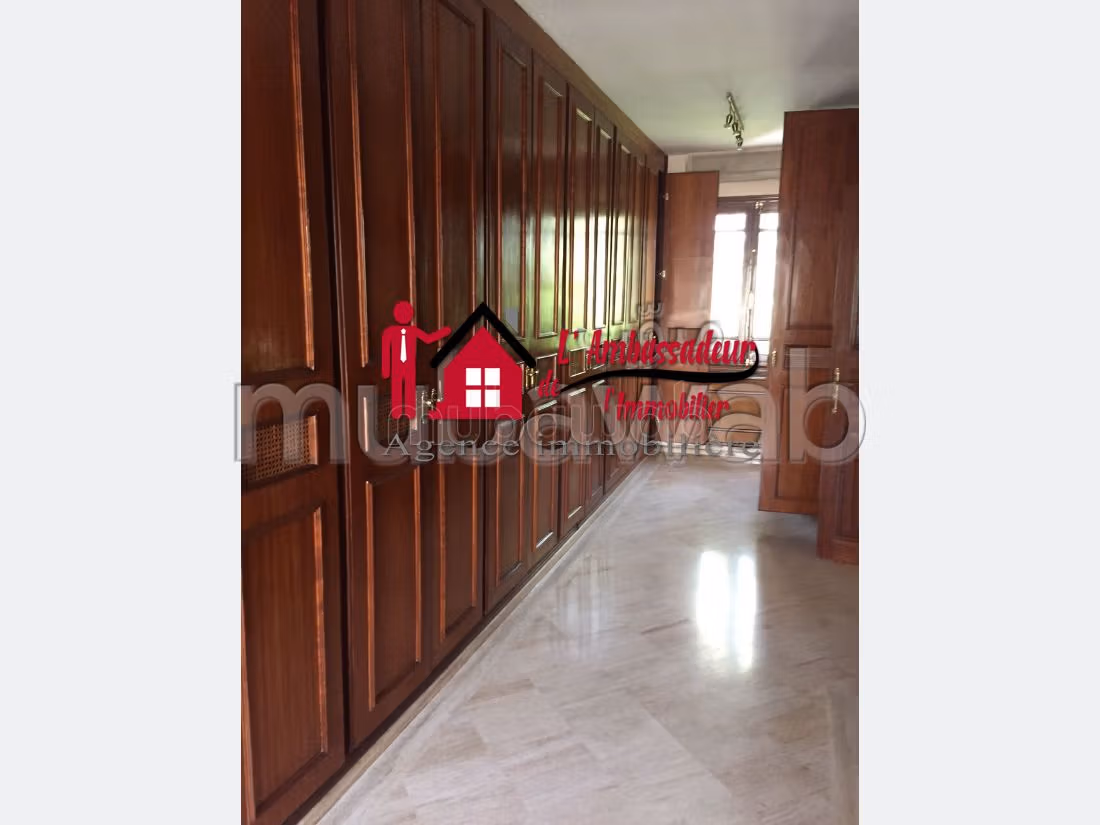 Magnífica villa en venta en Longchamps (Hay Al Hanâa). 7 habitaciones confortables. Terraza y jardin. 