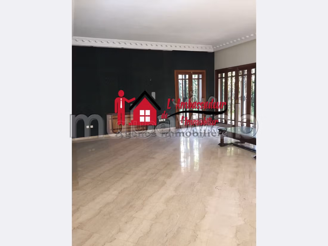 Magnífica villa en venta en Longchamps (Hay Al Hanâa). 7 habitaciones confortables. Terraza y jardin. 