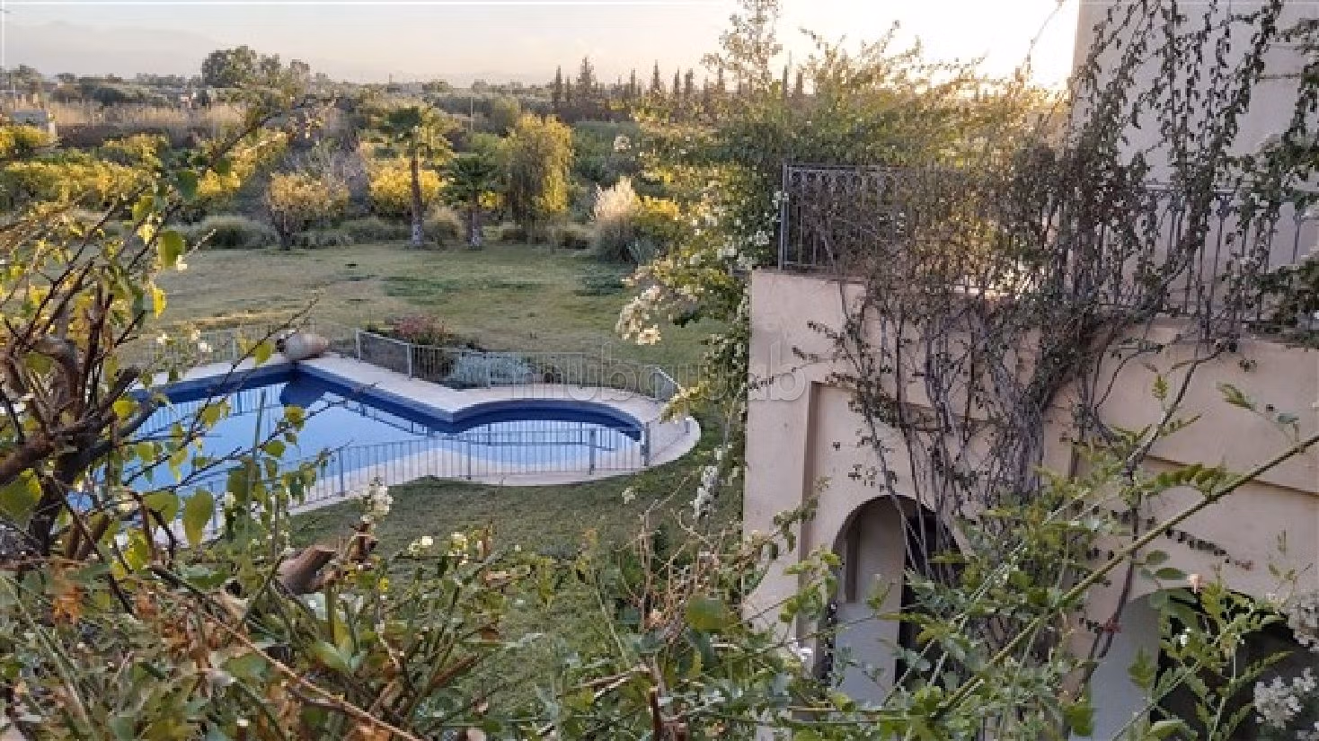 2.5 HA/ conçu PALAIS hotes/ COUP de FUSIL