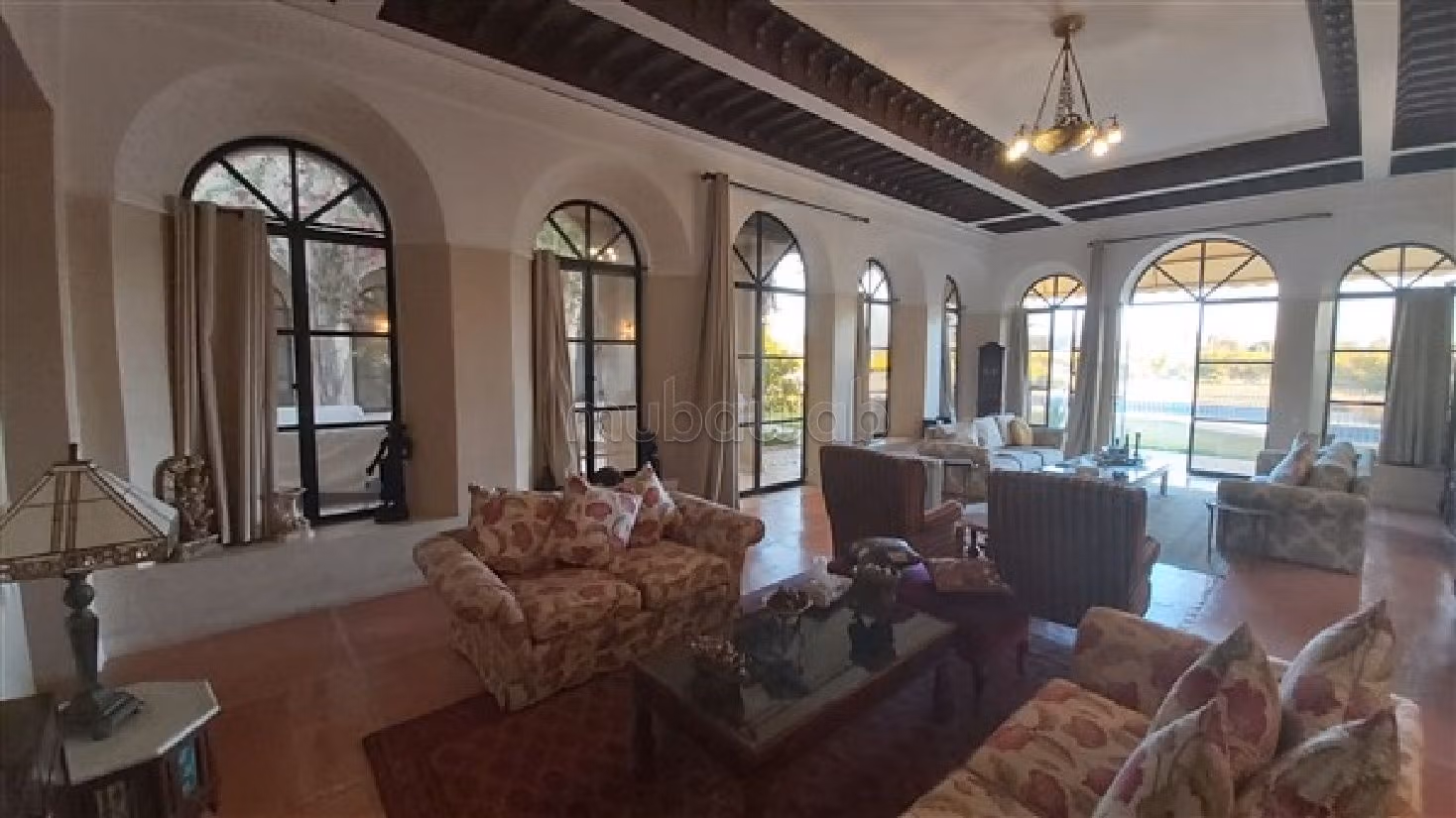 2.5 HA/ conçu PALAIS hotes/ COUP de FUSIL