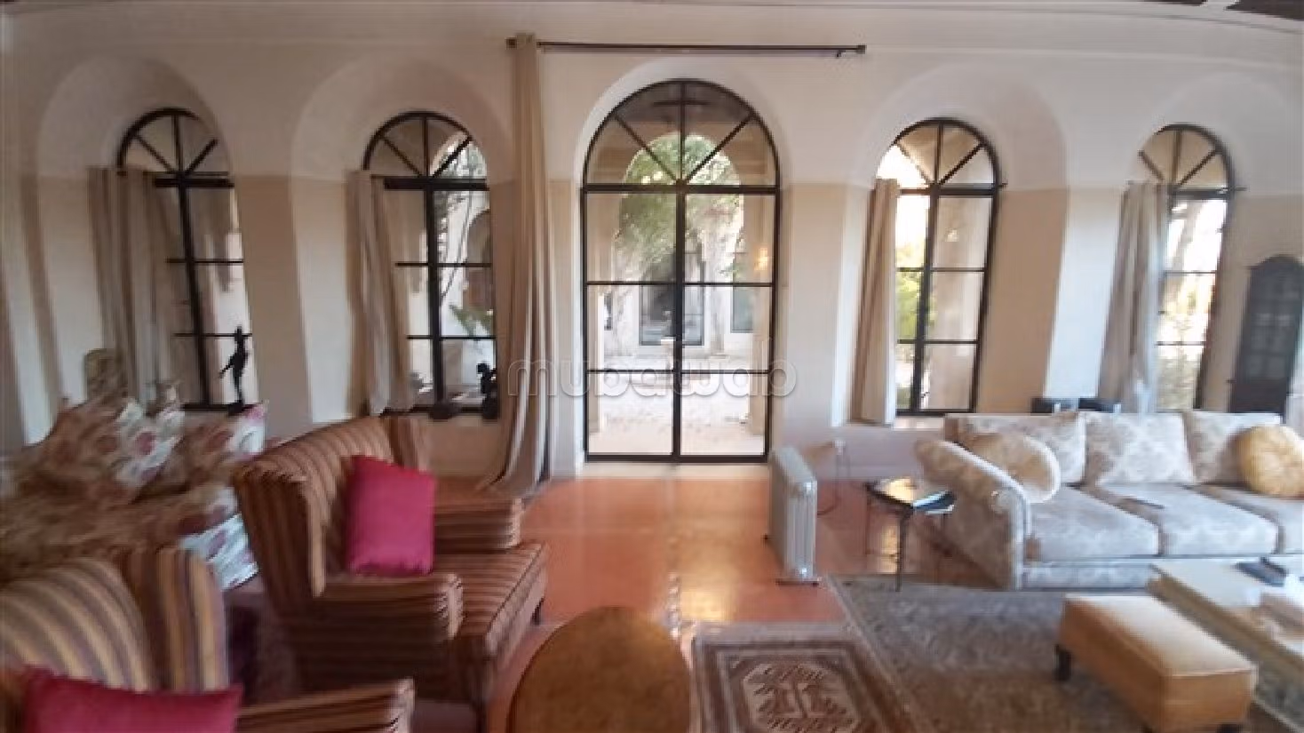 2.5 HA/ conçu PALAIS hotes/ COUP de FUSIL