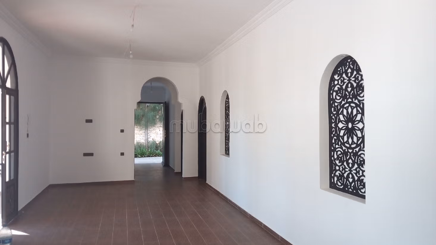 Luxury Villa for sale in Route de Marrakech. Small area 1 500 m². Carpark and garden.