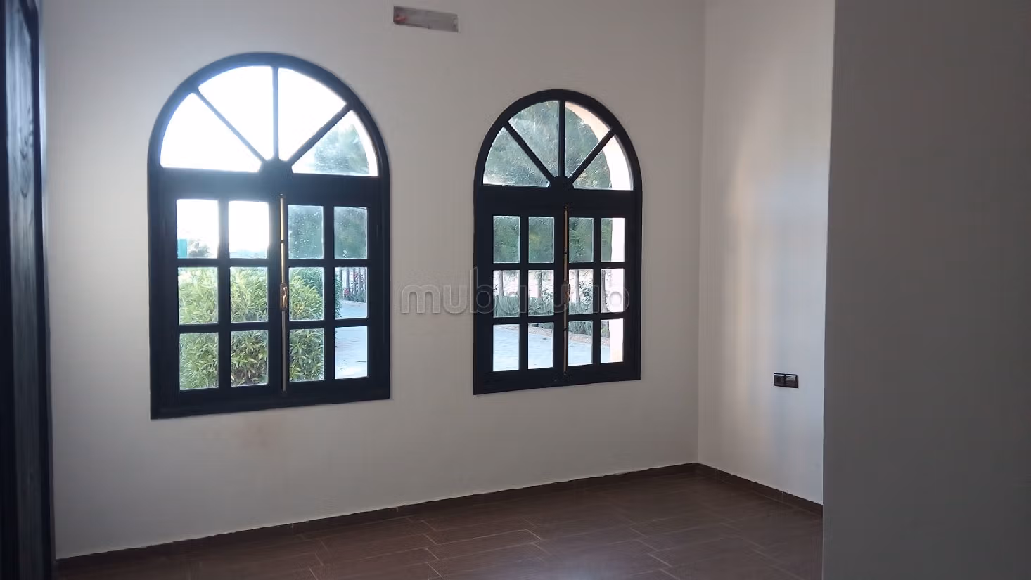 Luxury Villa for sale in Route de Marrakech. Small area 1 500 m². Carpark and garden.