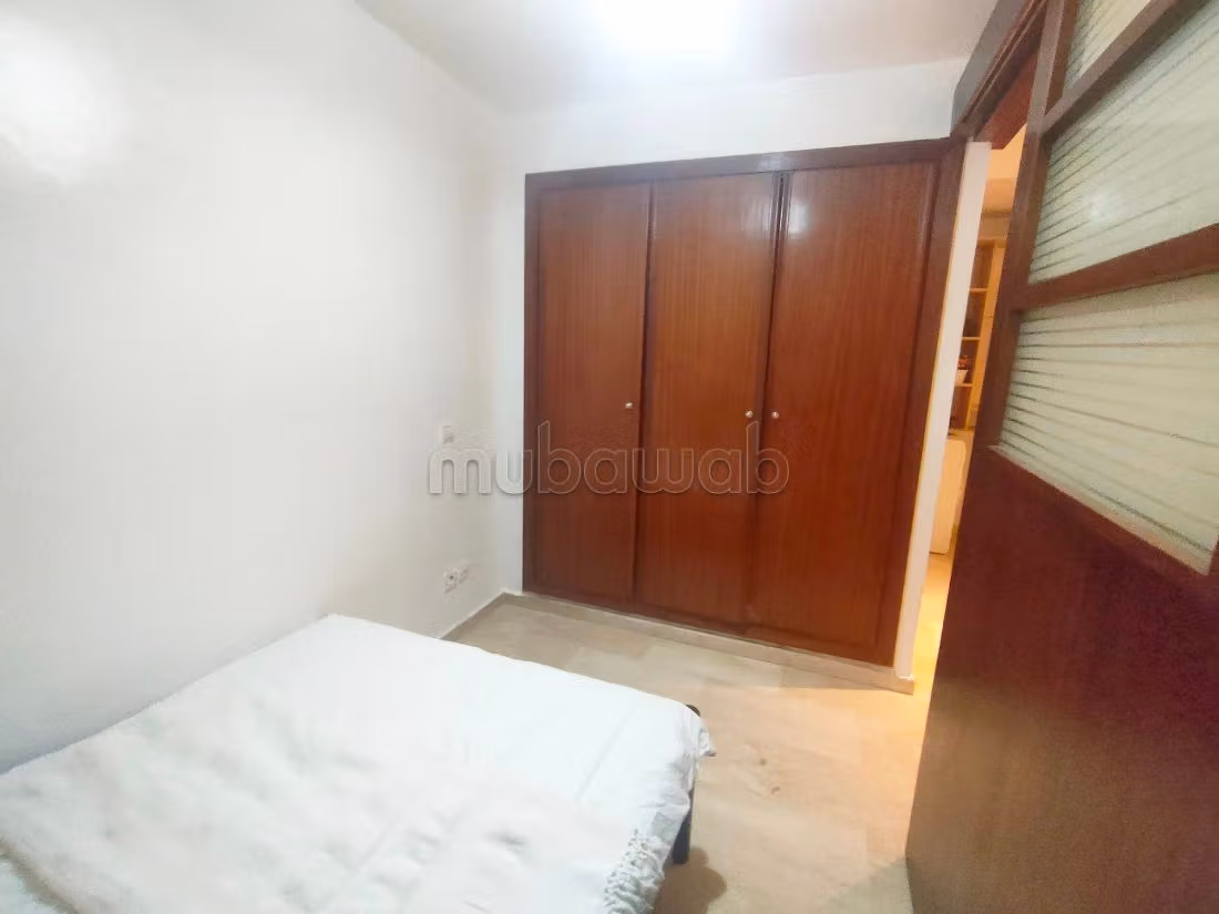 Appartementen huren in Mers Sultan. Oppervlakte 44 m². Volledig gemeubileerd