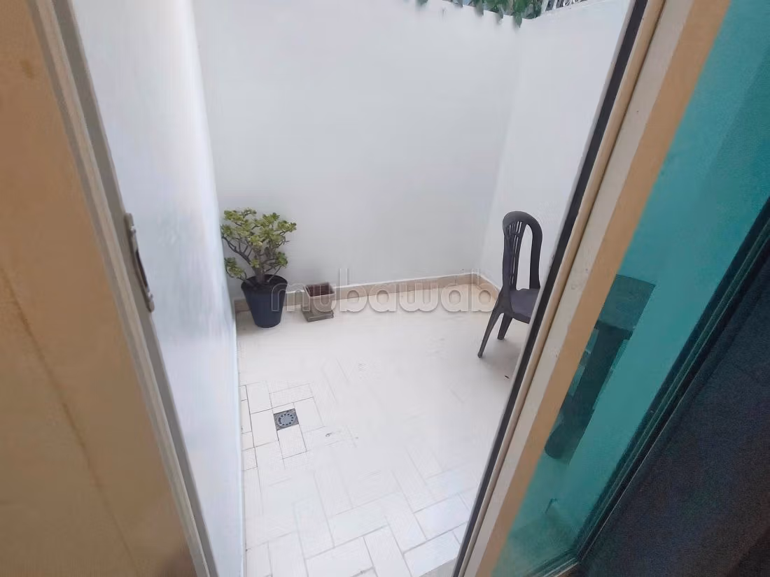 Appartementen huren in Mers Sultan. Oppervlakte 44 m². Volledig gemeubileerd