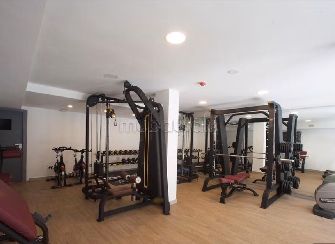 Huurappartementen in Ain Diab. Totale oppervlakte 75 m². Conciërge en zwembad. 