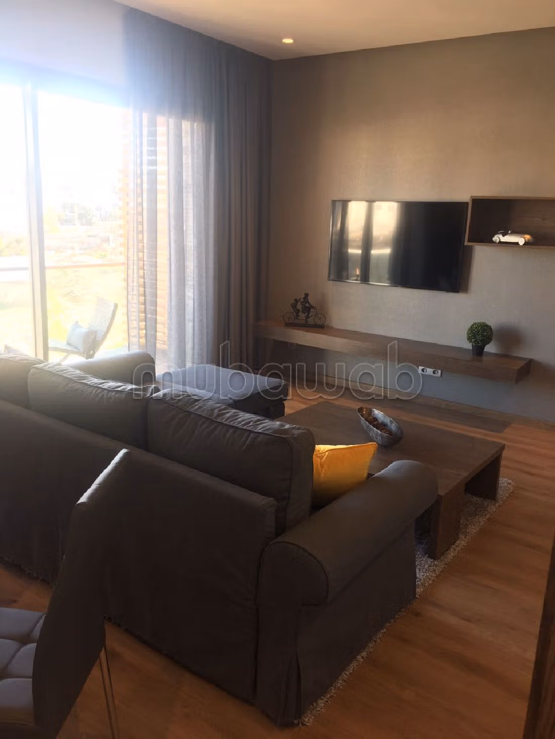 Huurappartementen in Ain Diab. Totale oppervlakte 75 m². Conciërge en zwembad. 