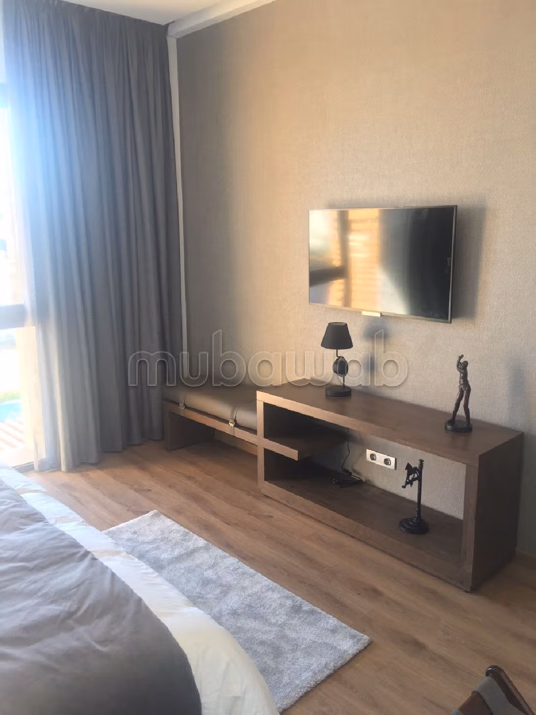 Huurappartementen in Ain Diab. Totale oppervlakte 75 m². Conciërge en zwembad. 