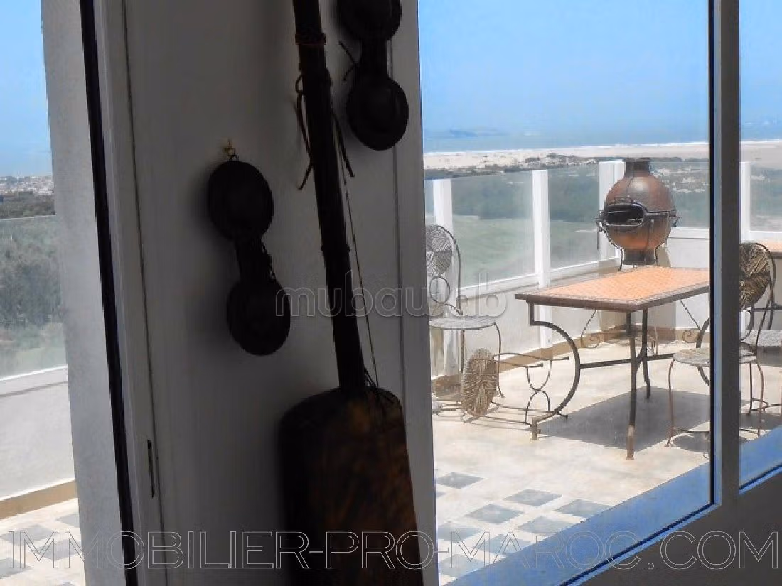 Bonito piso en venta en Nouvelle Ville. Superficie 280 m². Salón con decoración marroquí