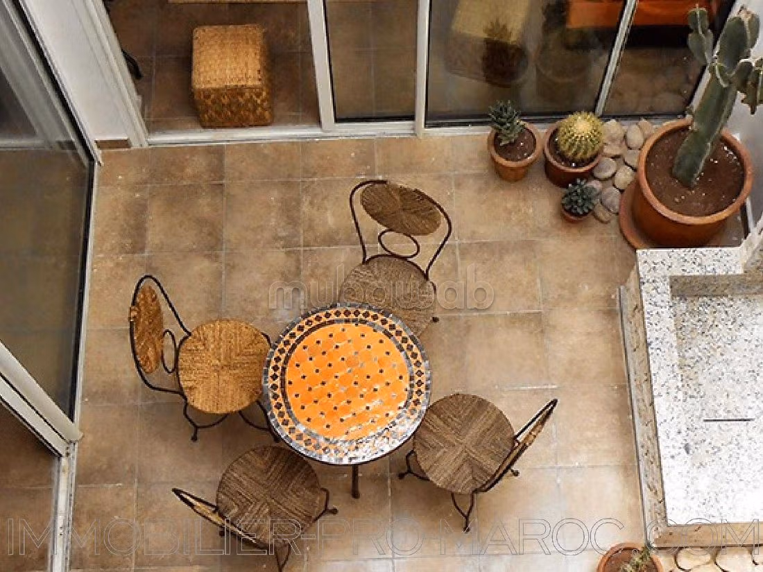 Bonito piso en venta en Nouvelle Ville. Superficie 280 m². Salón con decoración marroquí