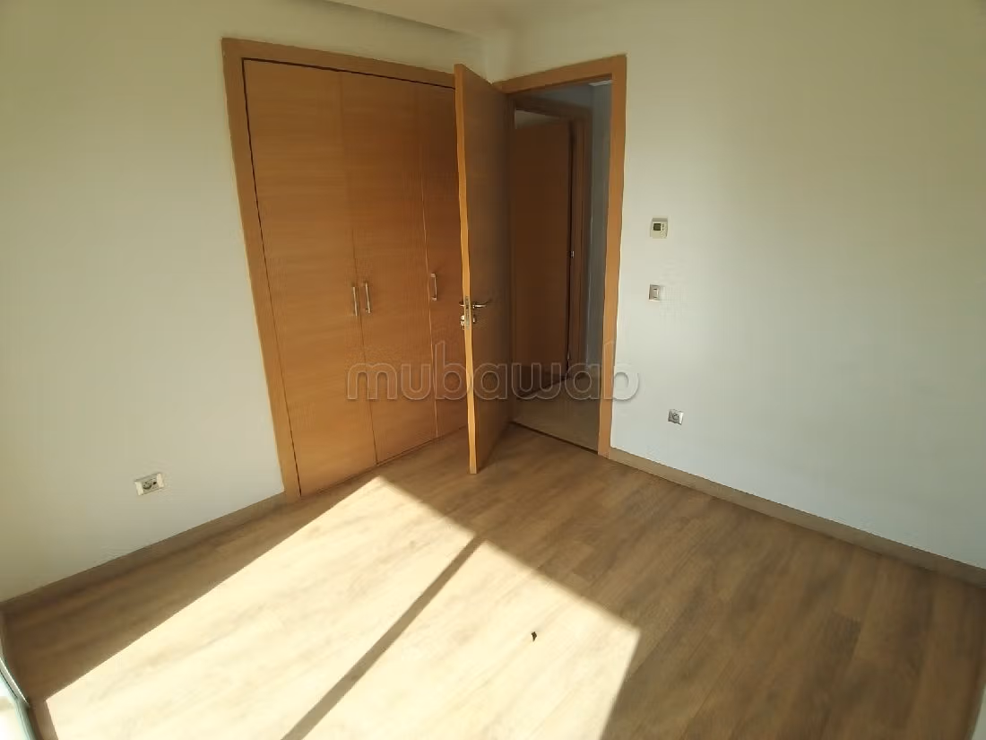 Rent this apartment. 2 beautiful rooms. Private garden, Cellar. 