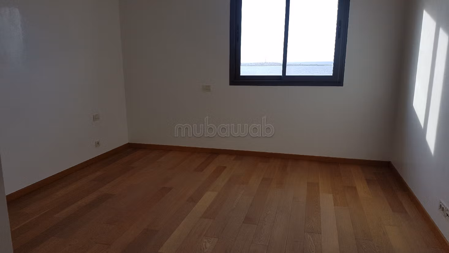 Affitto di uno splendido appartamento a Casablanca Marina. 2 camere da letto. Dotato di giardino e ascensore. 