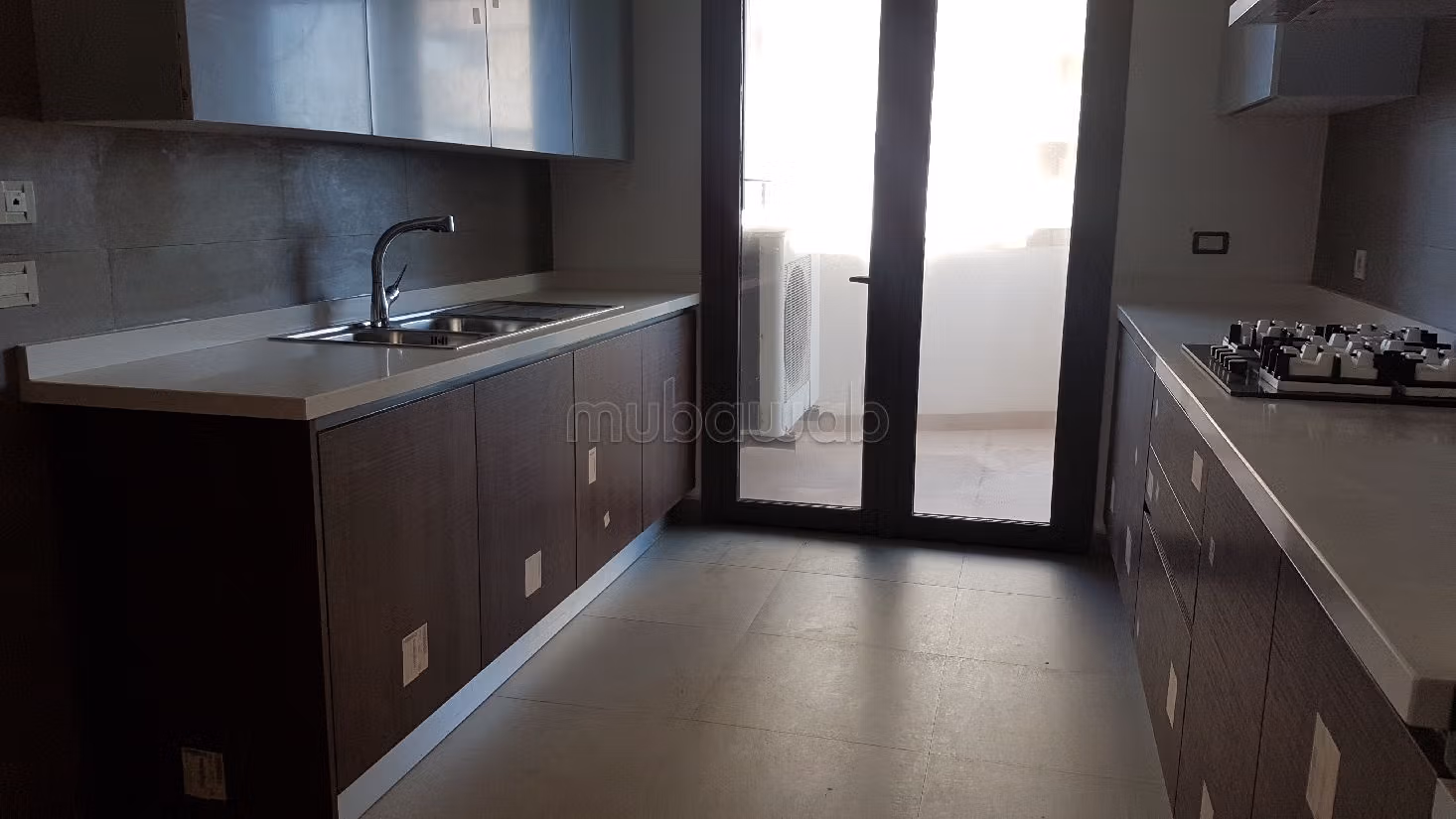Affitto di uno splendido appartamento a Casablanca Marina. 2 camere da letto. Dotato di giardino e ascensore. 