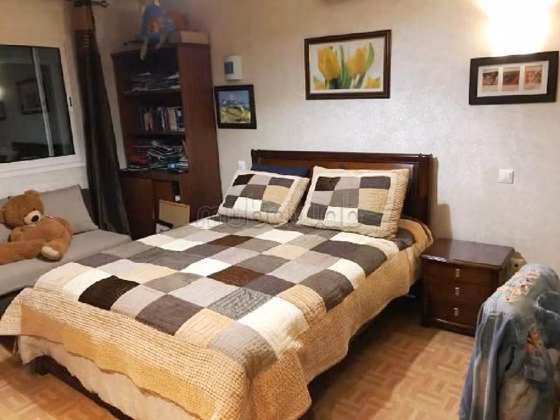 فيلا جميلة للكراء بالسويسي. المساحة 1800 م². مفروشة.