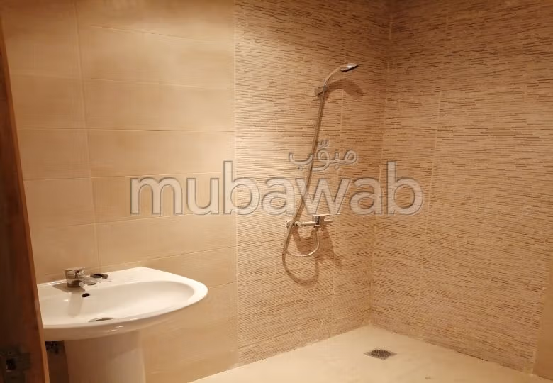 Nu huren: appartementen. 2 Slaapkamers. Marokkaanse woonkamer en satellietschotel. 