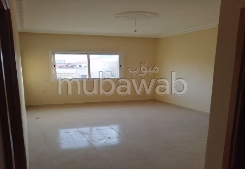 Nu huren: appartementen. 2 Slaapkamers. Marokkaanse woonkamer en satellietschotel. 