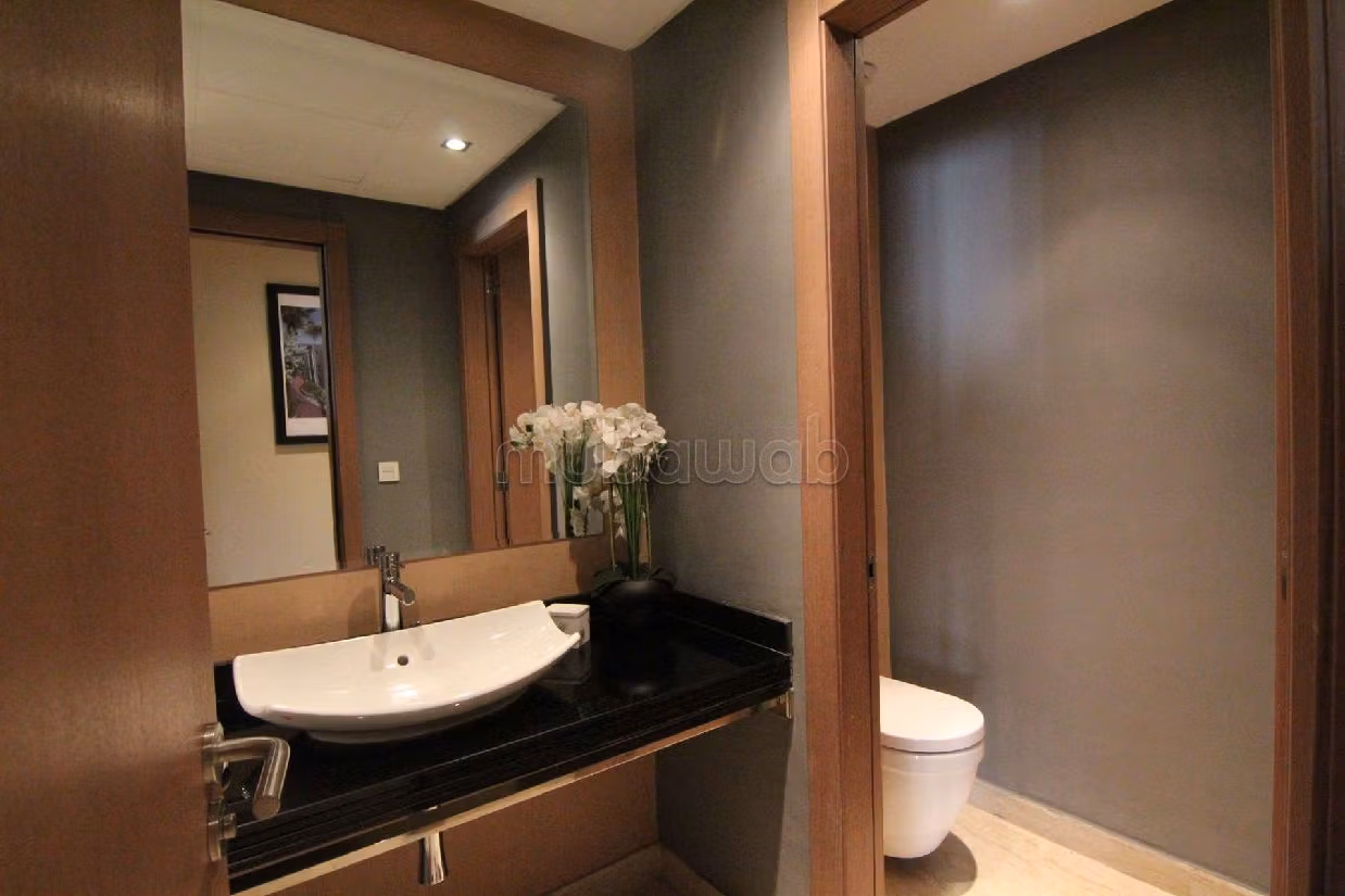 Vendita appartamento. Superficie 245 m². Giardino e terrazzo. 