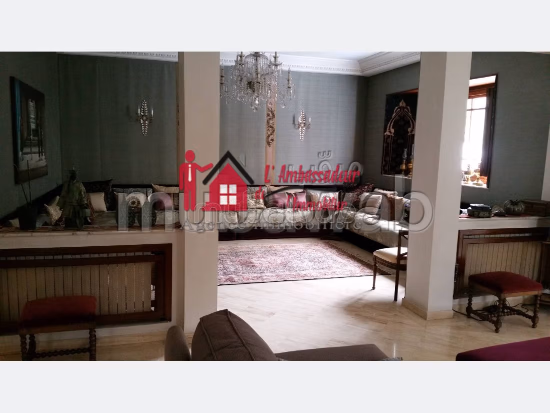 Magnífica villa en venta en CIL (Hay Salam). Dimensión 460 m². Aparcamiento y balcón. 