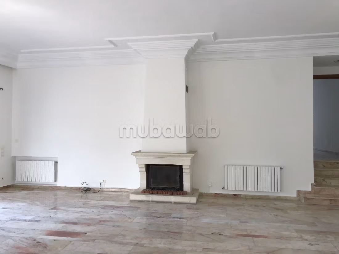 فيلا فاخرة للبيع بالسويسي. 7 قطع مريحة. إقامة آمنة ومجهزة بنظام استقطاب قنوات الأقمار الصناعية. 