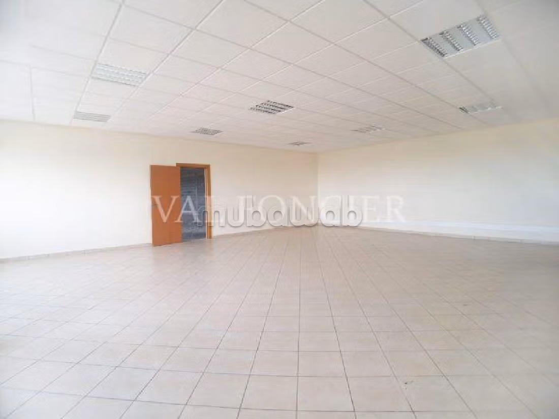 Offices & shops to rent. Large area 3 250 m². 
