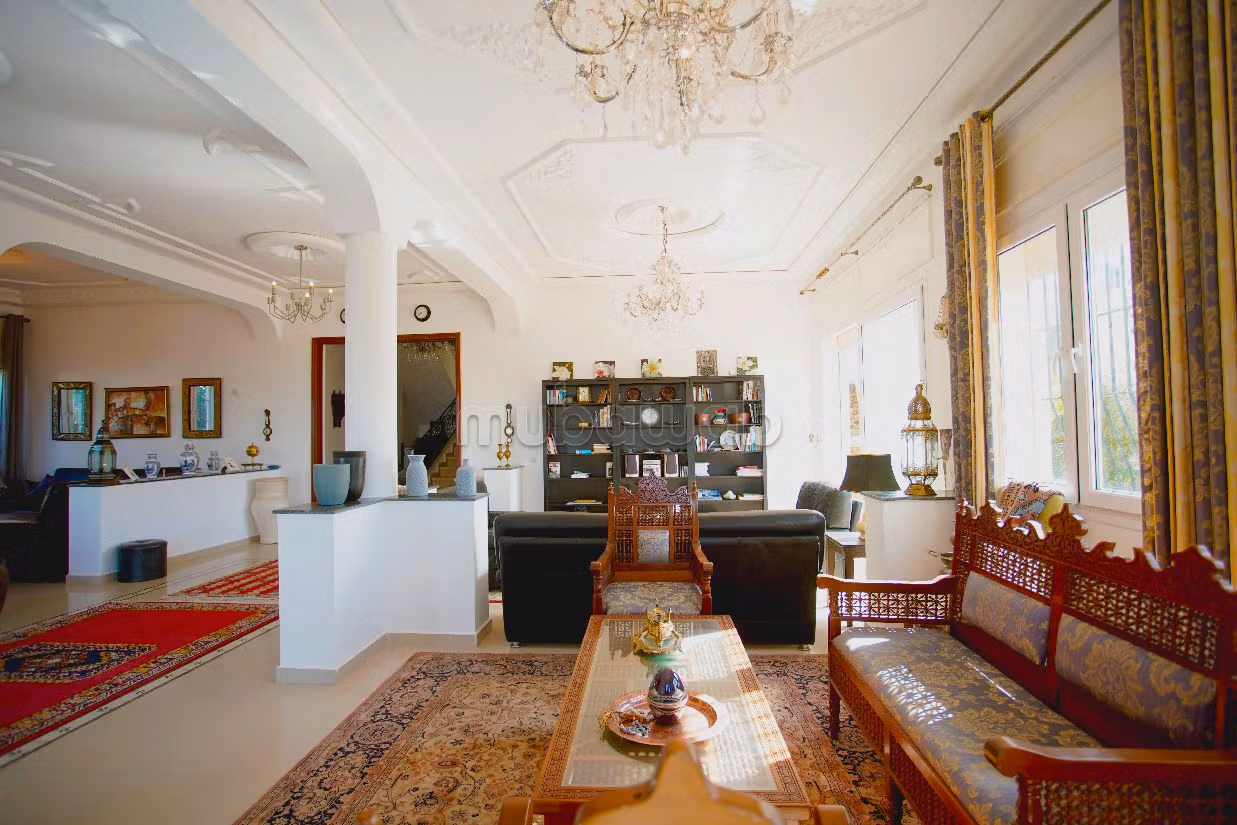 Villa's en luxe woningen beschikbaar in Malabata. 4 Slaapkamers. Uitzicht op zee, verwarming. 