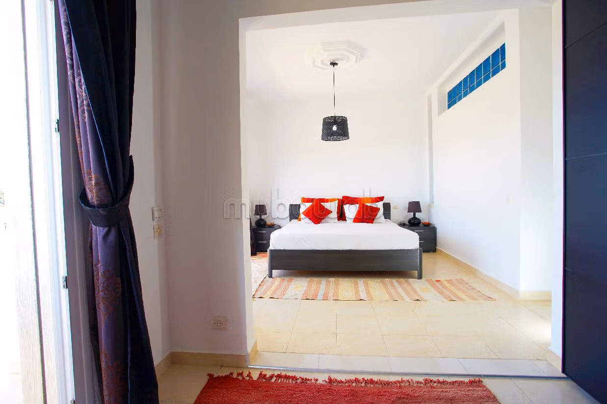 Villa's en luxe woningen beschikbaar in Malabata. 4 Slaapkamers. Uitzicht op zee, verwarming. 