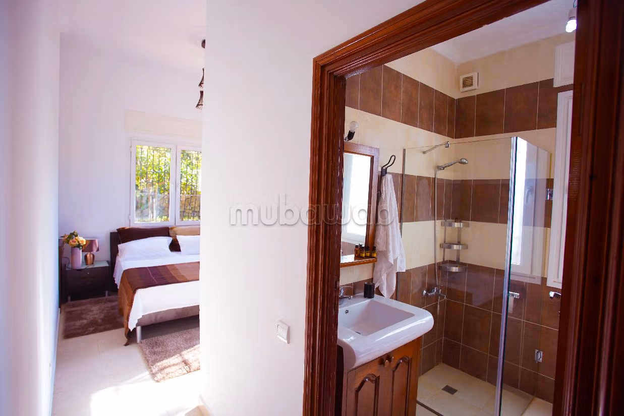 Villa's en luxe woningen beschikbaar in Malabata. 4 Slaapkamers. Uitzicht op zee, verwarming. 