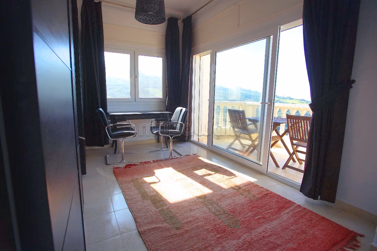 Villa's en luxe woningen beschikbaar in Malabata. 4 Slaapkamers. Uitzicht op zee, verwarming. 