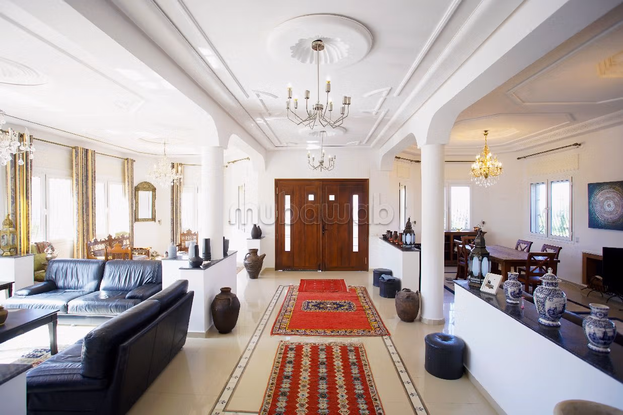 Villa's en luxe woningen beschikbaar in Malabata. 4 Slaapkamers. Uitzicht op zee, verwarming. 