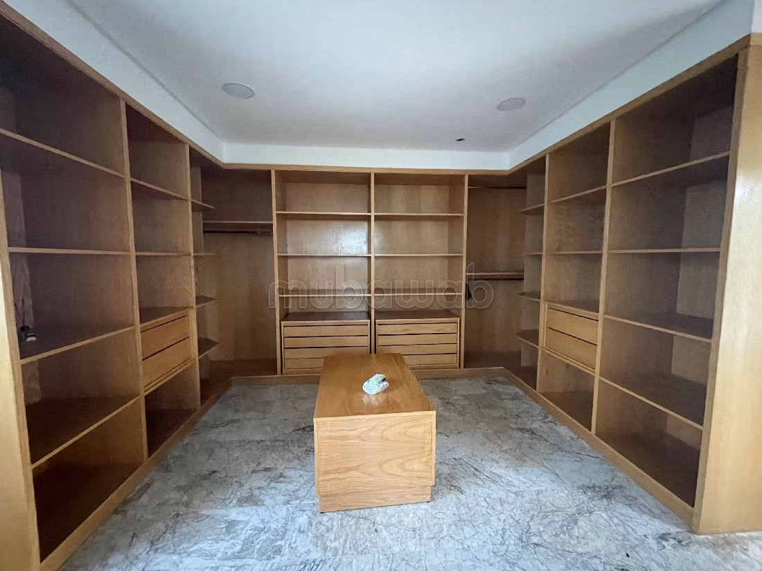 Beautiful villa for rent in Souissi. 5 Small bedroom. Fireplace and caretaker.