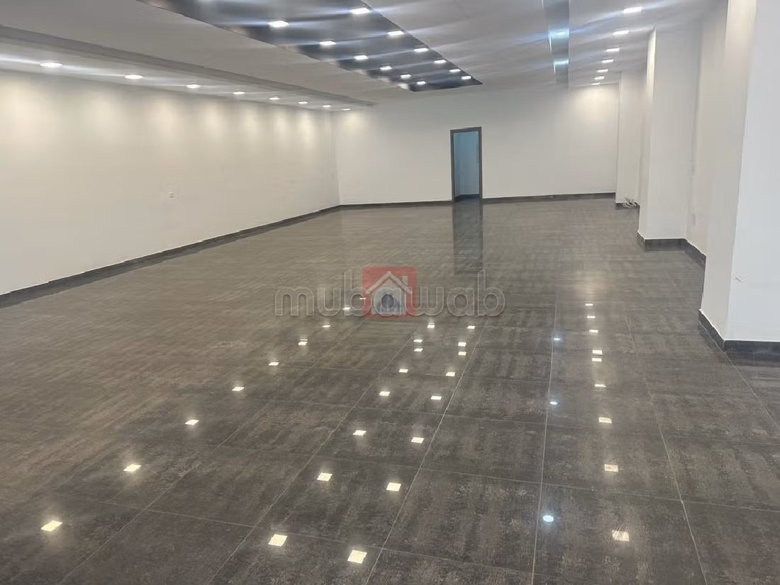 À louer Local Commercial de 240m² à La Soukra