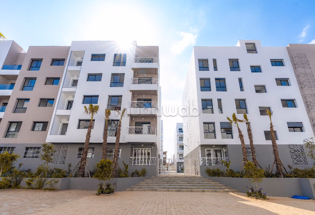 شقة للبيع ببوسكورة. 3 غرف ممتازة. مطبخ مجهز.