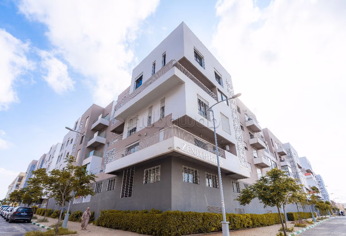 شقة للبيع ببوسكورة. 3 غرف ممتازة. مطبخ مجهز.