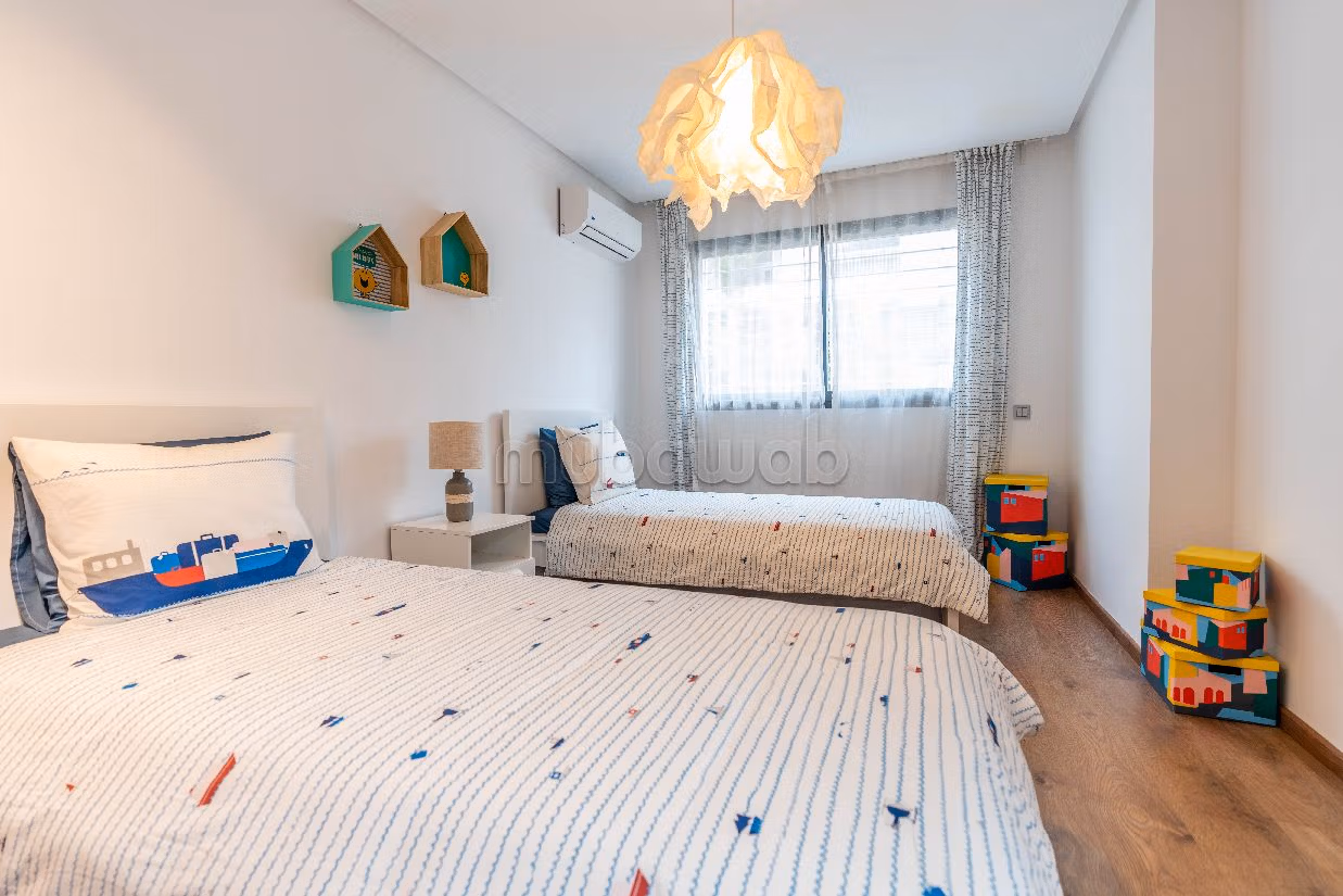 شقة للبيع ببوسكورة. 3 غرف ممتازة. مطبخ مجهز.