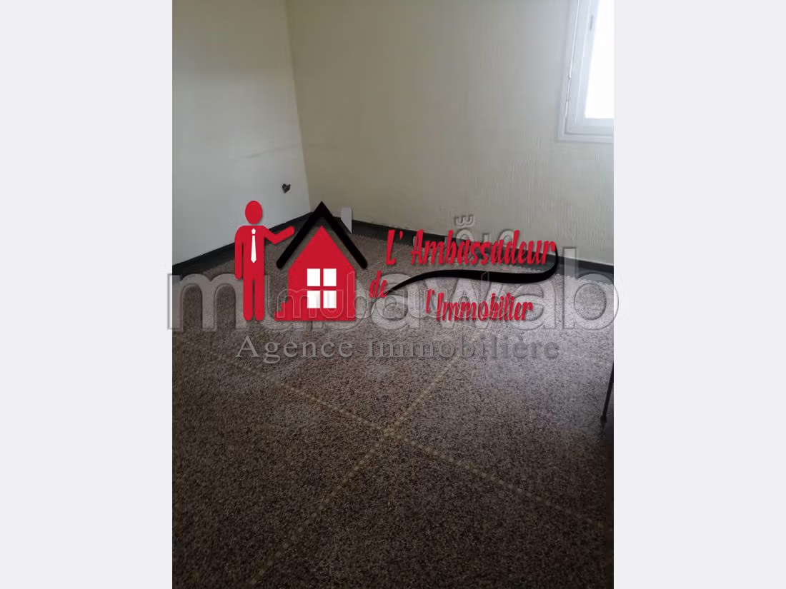 Villa de alto standing en venta en CIL (Hay Salam). Superficie 375 m². Jardines. 