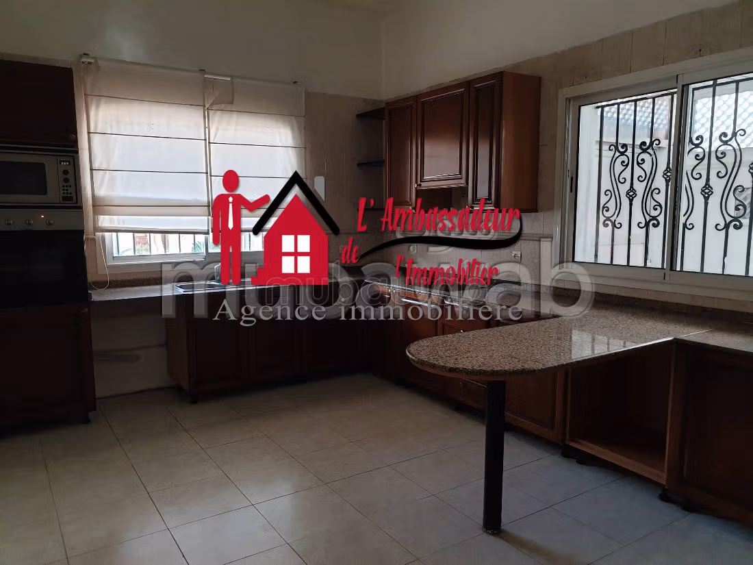 Villa di lusso in vendita a Ain Diab. Superficie di 370 m². Giardino. 