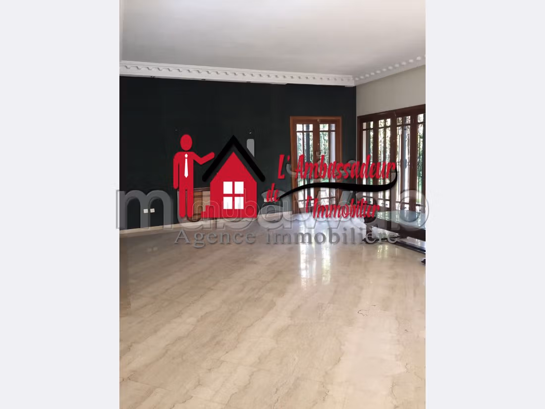 Maestosa residenza di lusso in vendita a Longchamps (Hay Al Hanâa). 7 locali spaziosi. Giardino. 