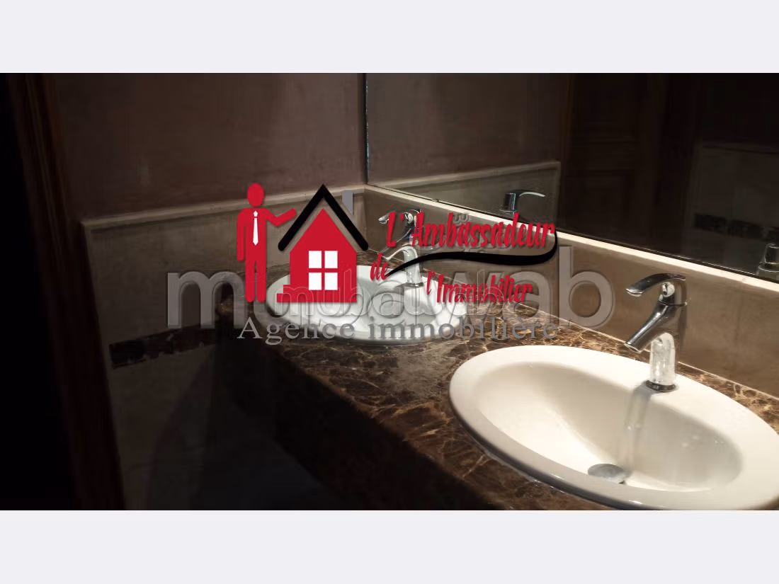 Villa's en luxe woningen kopen in Ain Diab. 4 Slaapkamers. Mooie tuin. 