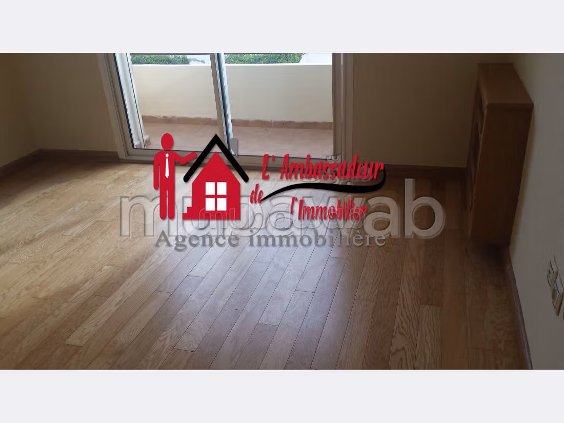 Villa's en luxe woningen kopen in Ain Diab. 4 Slaapkamers. Mooie tuin. 