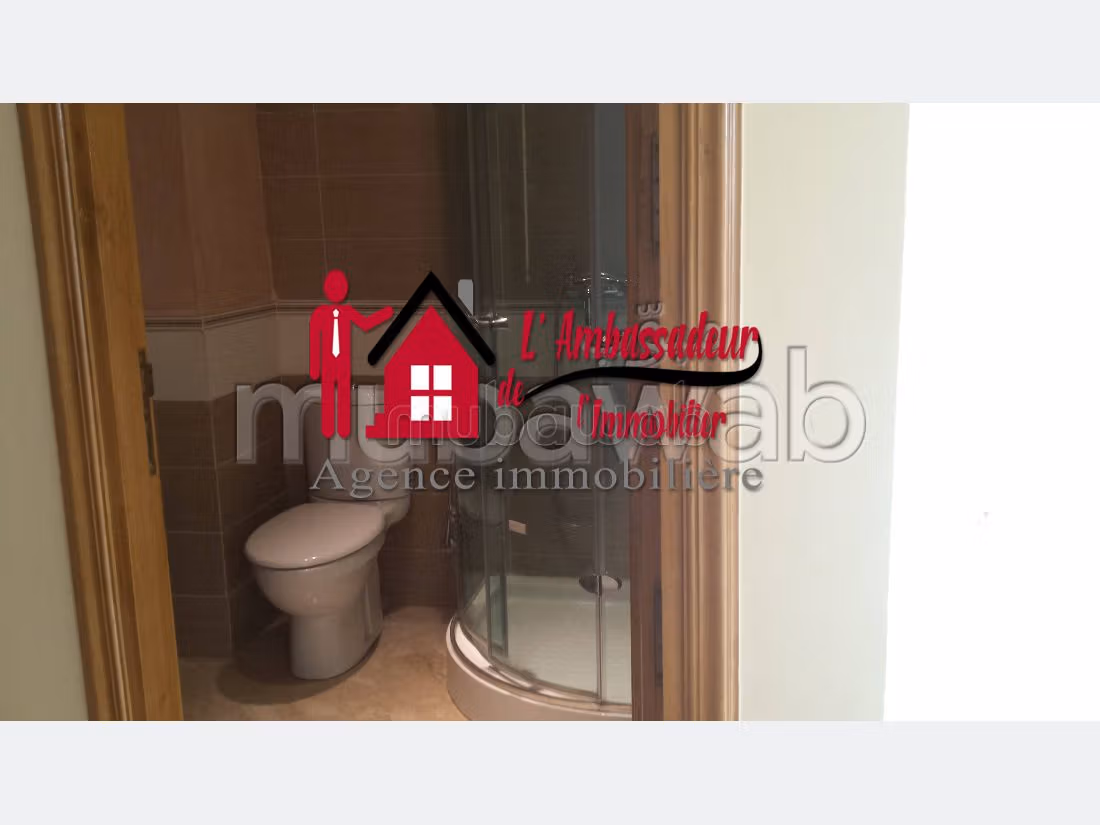 Villa's en luxe woningen kopen in Ain Diab. 4 Slaapkamers. Mooie tuin. 
