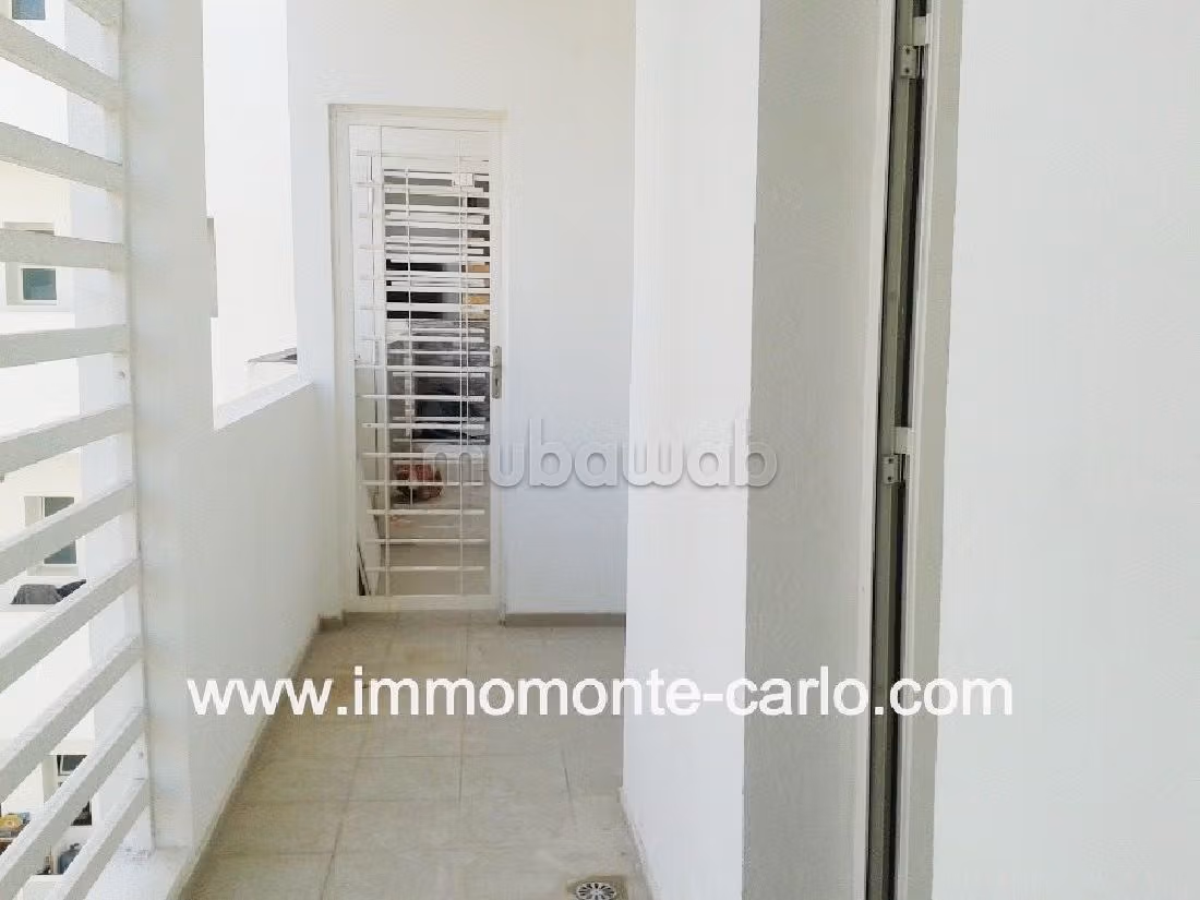 Encuentra un piso en alquiler en Riyad. 4 habitaciones confortables. Servicio de chimenea y conserjería. 